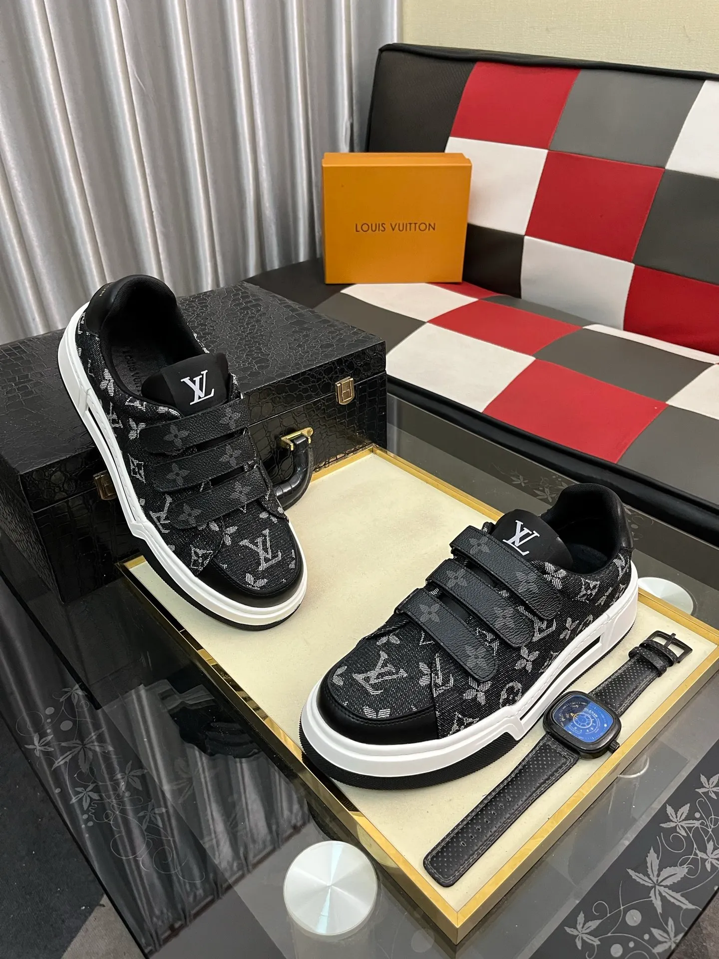 Men's Men's Shoes 💰420⌚️⌚️🇮🇹🇮🇹LV Louis Vuitton. The latest trendy casual shoes are popular in physical stores in sizes 38-44. New spring and summer comfortable imported custom original cowhide, unique jacquard fabric element design. Paired with sheepskin lining, Lv original bottom, [taiyang][taiyang] high-end packaging and high quality💪Details determine the quality, you can enter and leave the counter at will, welcome to compare🇮🇹